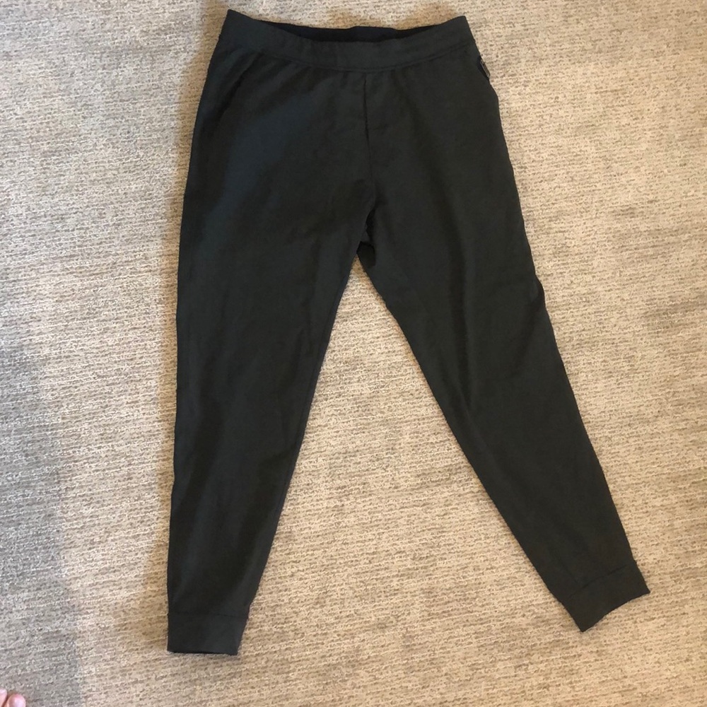 Public Rec All Day Jogger in Olive Green Size 32/32